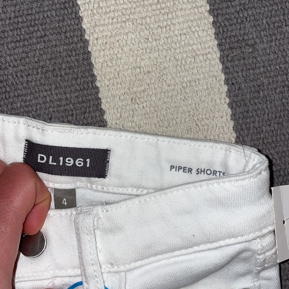 DL1961 white toddler shorts with star detail - Picture 4 of 5